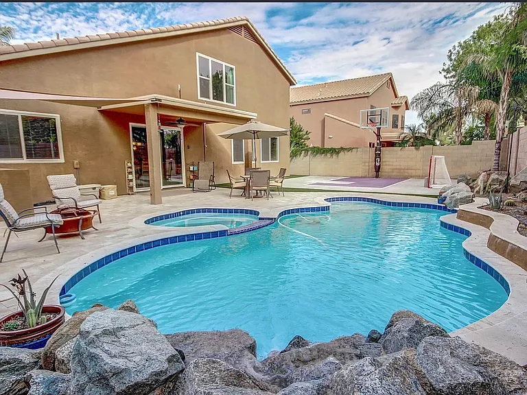 669 E Betsy Ln — Photo 6