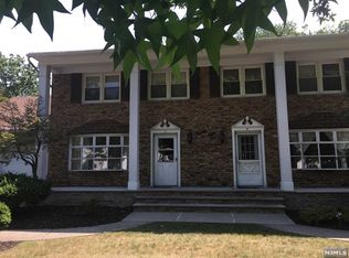 28 Forsythia Ln, Paramus, NJ 07652