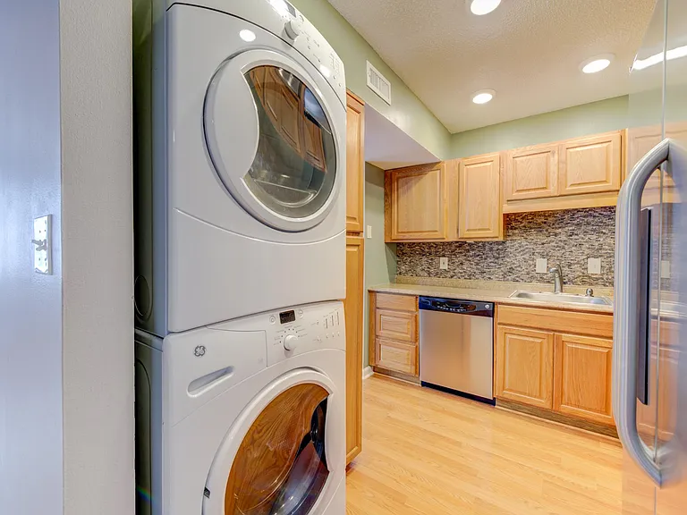1547 E Swan Cir — Photo 5