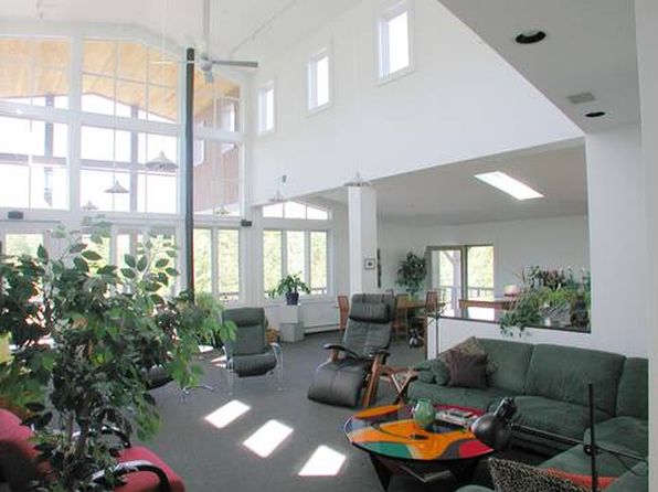 11 River Park Dr