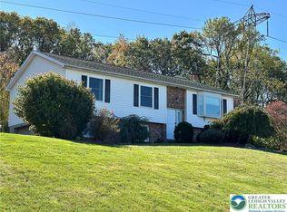 6614 Oak Dr, Slatington, PA 18080