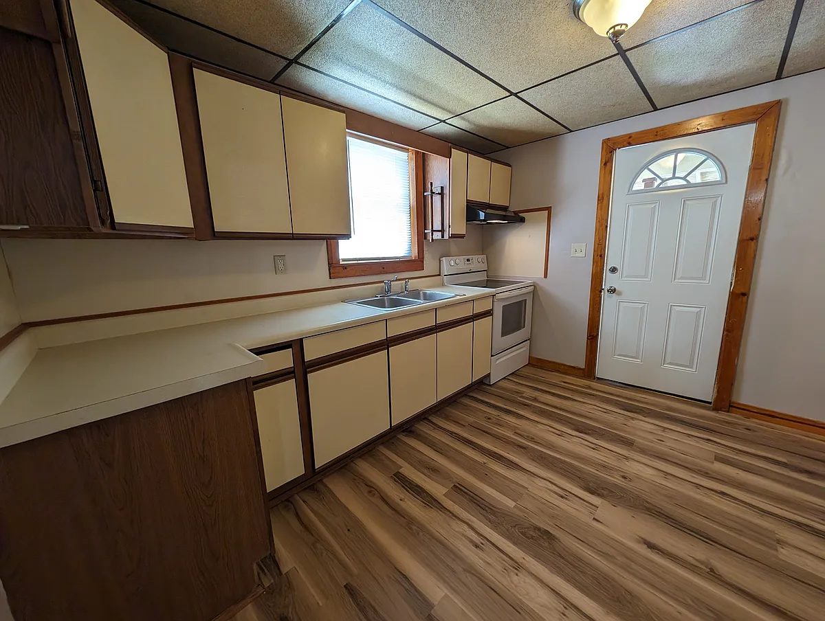 Kitchen - 439-41 N Prospect St #2