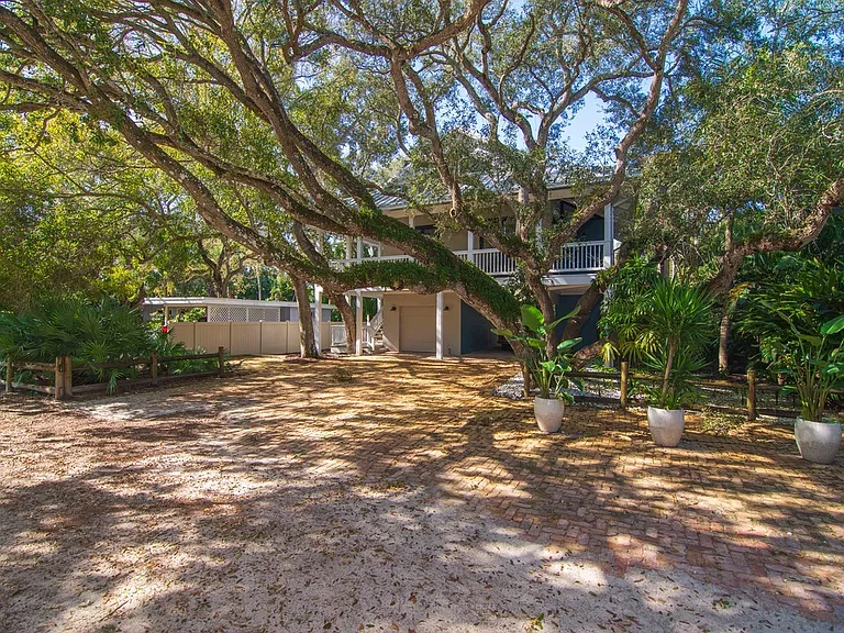 9415 Periwinkle Dr — Photo 27