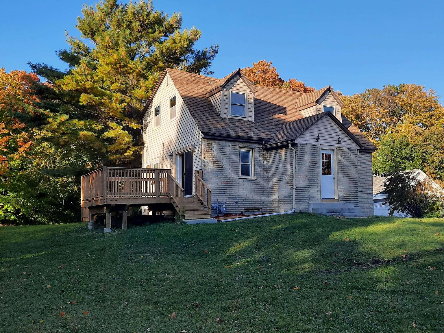 2024 W Grays Ln, Oak Creek, WI 53154 | Zillow