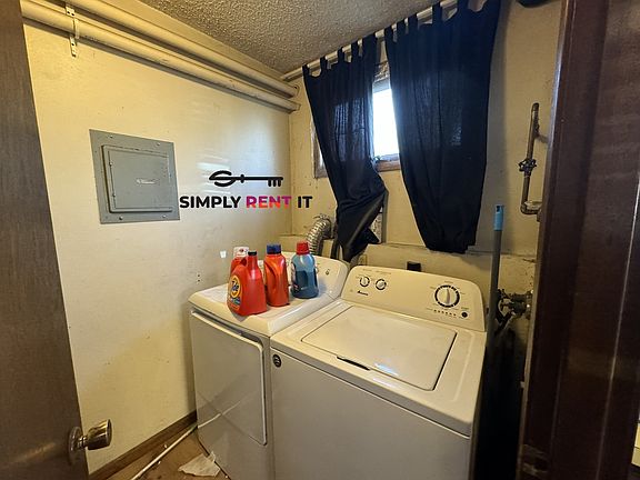 3rd image of 209 E 6th St #104