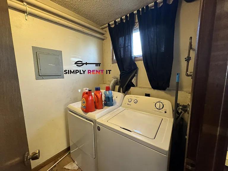 209 E 6th St #104 — Photo 3