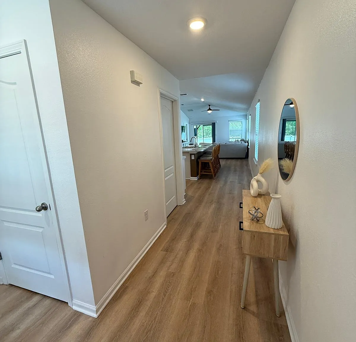 3 bed, 1402 sqft, $2,100 — Photo 2