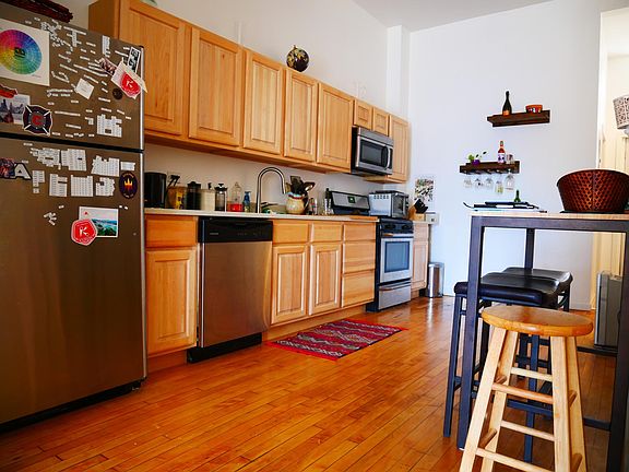 4th image of 649 N Hoyne Ave #1