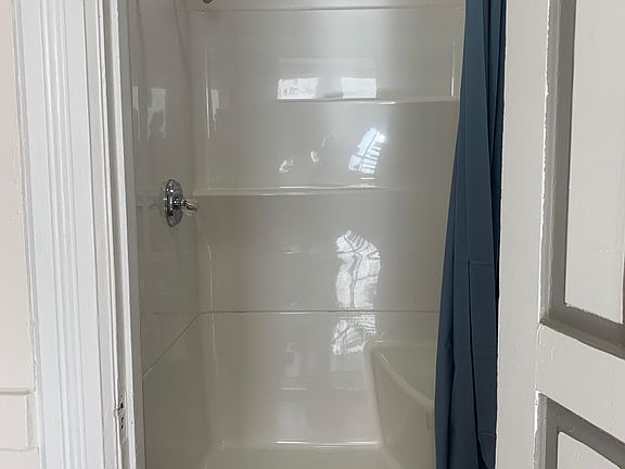 4th image of 321 E Lincoln St #1