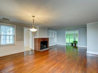 56 Old Mountain Rd, Lebanon, NJ 08833