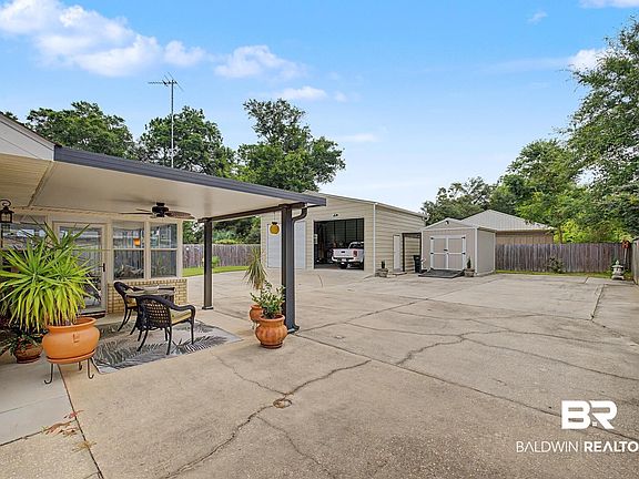 2nd image of 2808 Pine Ridge Dr