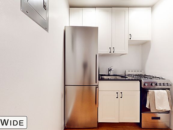 4th image of 402 E 78th St APT 12A
