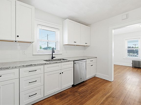 5th image of 759 Newport Ave