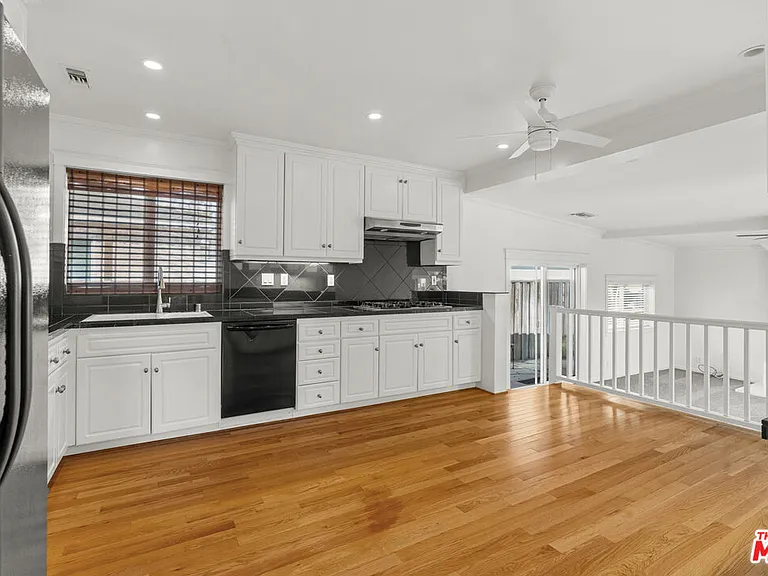 4352 Globe Ave — Photo 8