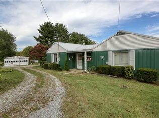672 Tulip Dr, New Brighton, PA 15066