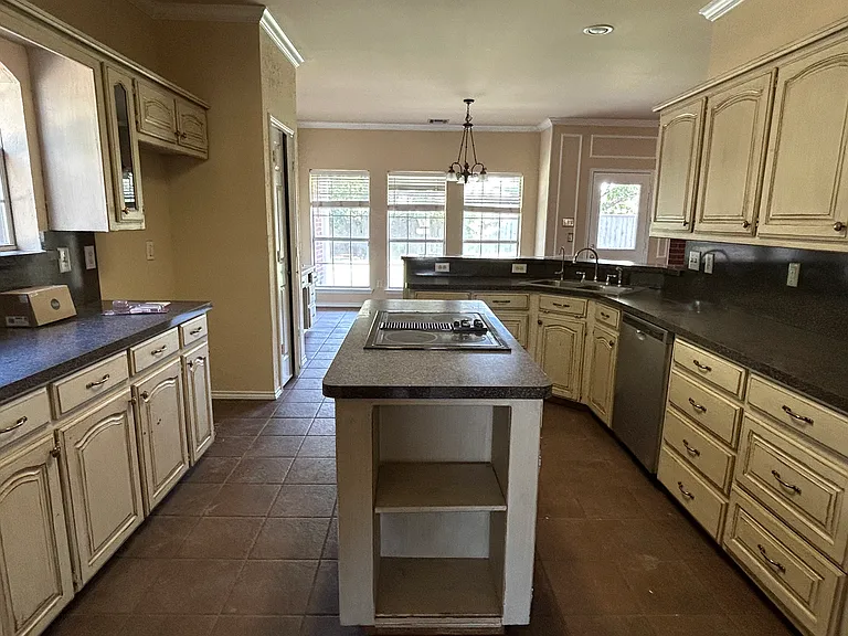 2661 FM 35 — Photo 8