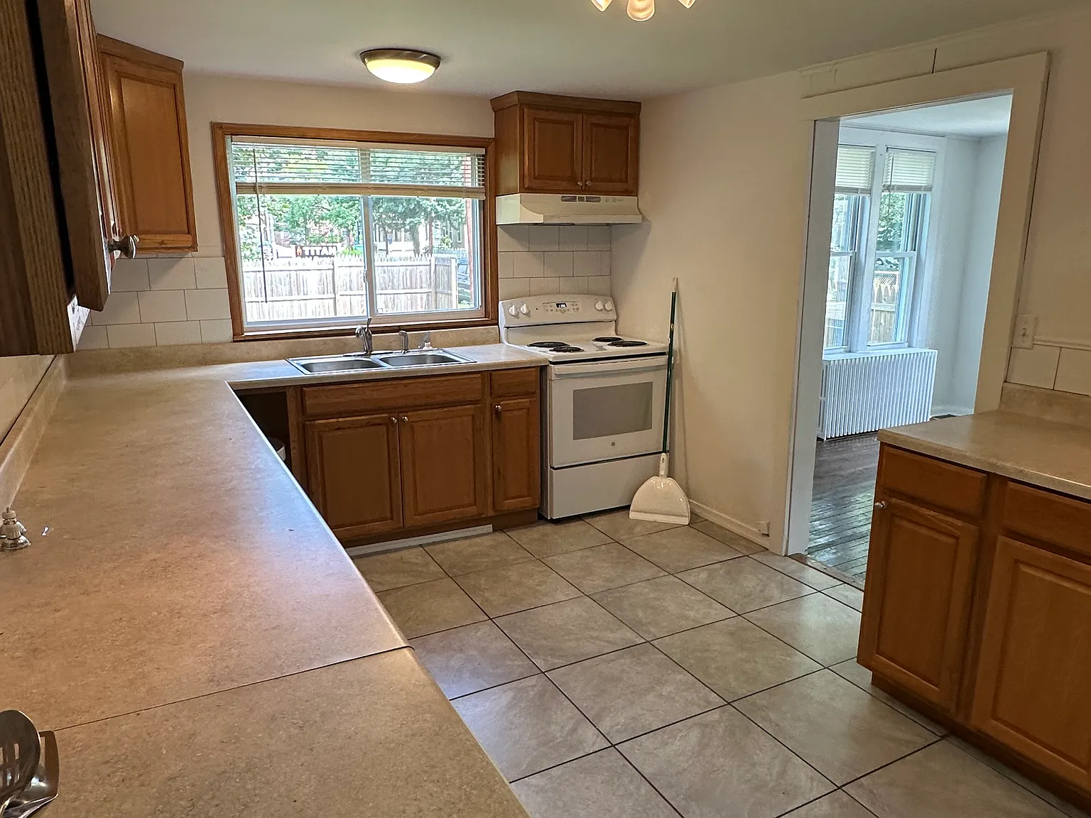 4 bed, 2400 sqft, $1,895 — Photo 2