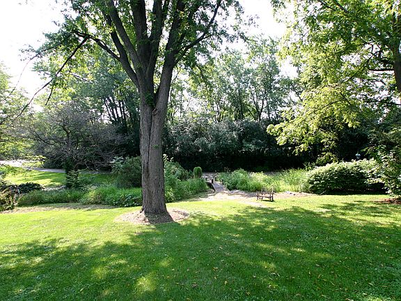 4th image of 15 Orchard Ln