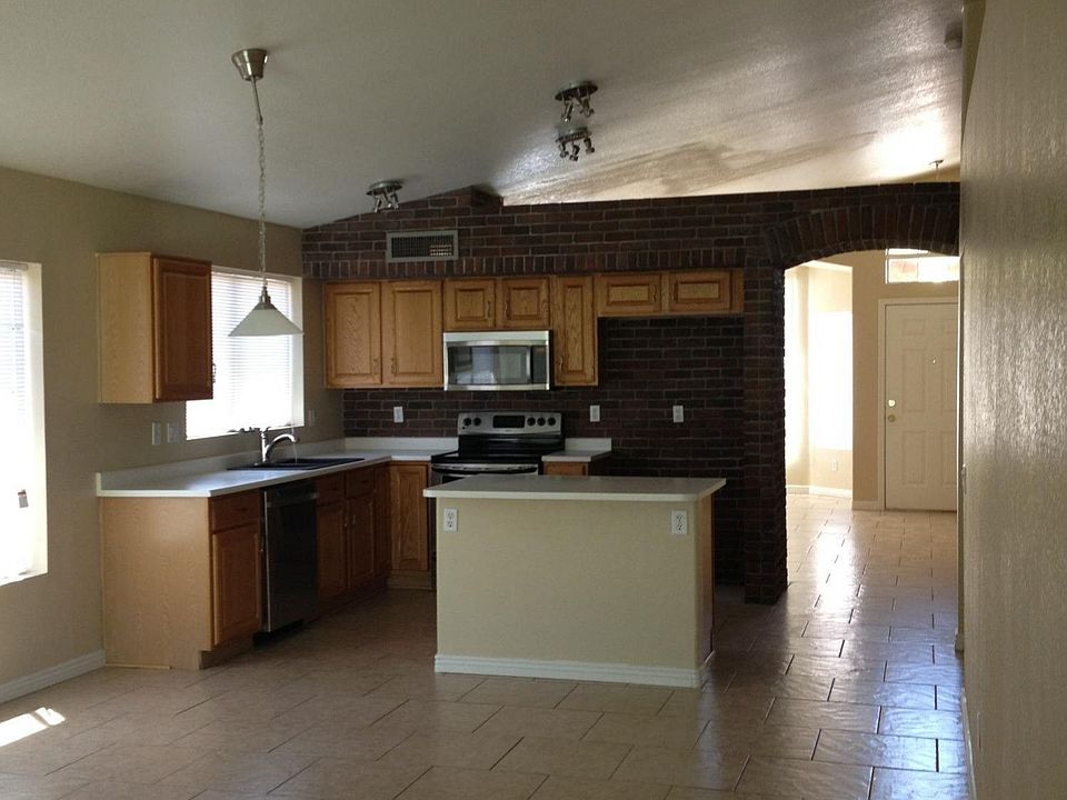 2nd image of 760 W Gail Dr