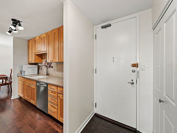 5th image of 111 E Chestnut St APT 30G