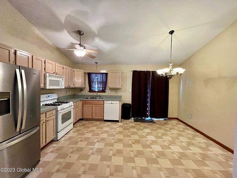 4th image of 425 Chadwick Road