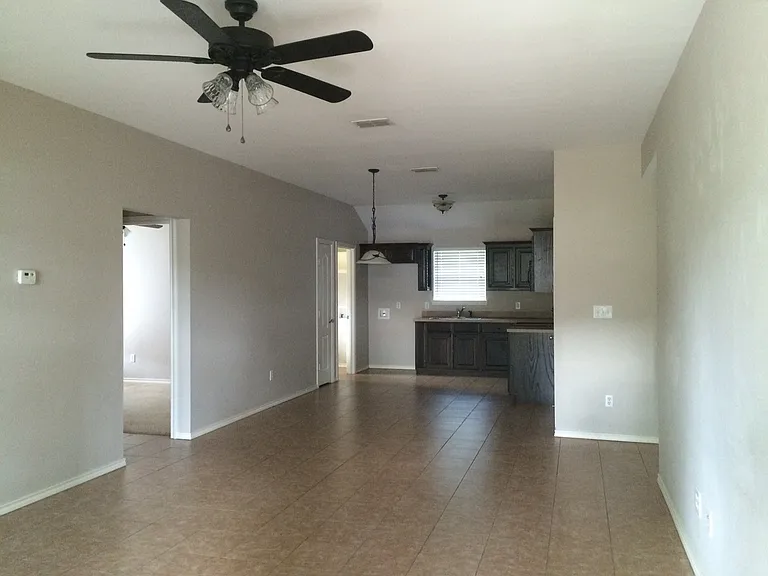3 Bedroom Duplex for Rent in Lindale! Tour Today! — Photo 4