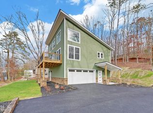 27 Cherokee Rd, Toccoa, GA 30577