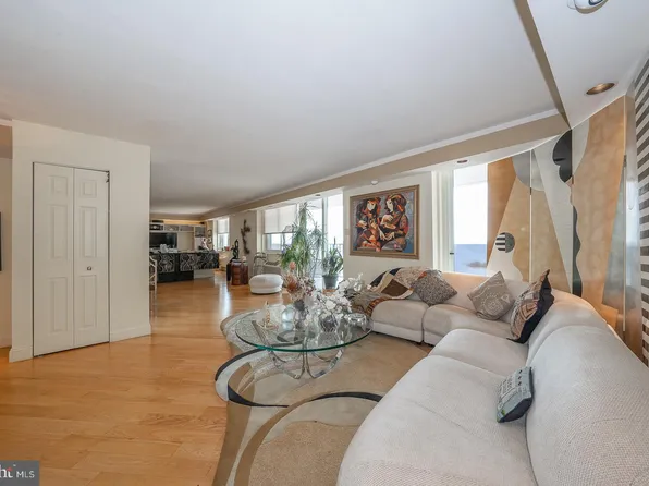 1901 John F Kennedy Blvd #1321-22, Philadelphia, PA 19103