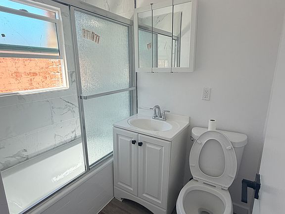 4th image of 1112 N Kingsley Dr APT 15