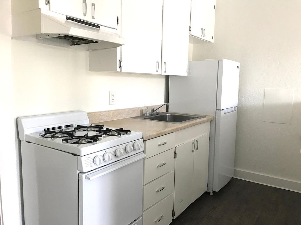Kitchen with 24" gas stove