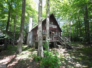 225 Wechquetank Dr, Pocono Lake, PA