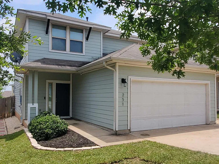 251 Triumph Rd SW — Photo 2