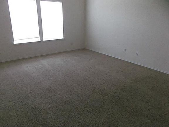 5th image of 1001 Fredonia Dr