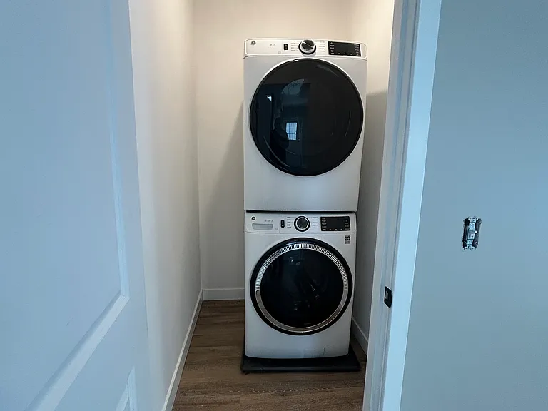 Spruce with walkout basement - Laundry