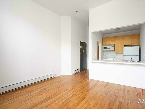 4th image of 2034 5th Ave #A