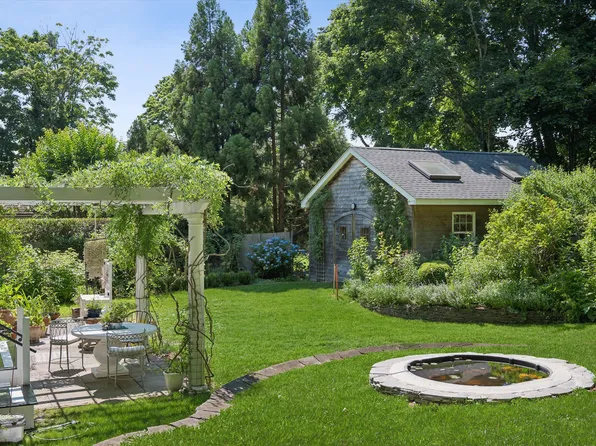 25 Harrison St, Sag Harbor, NY 11963