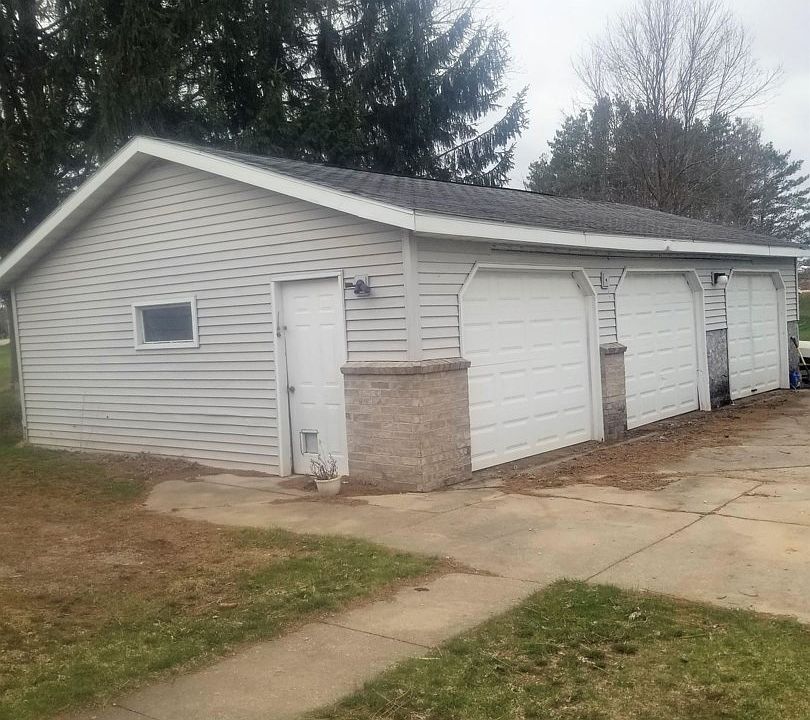 2nd image of 537 E Washington St