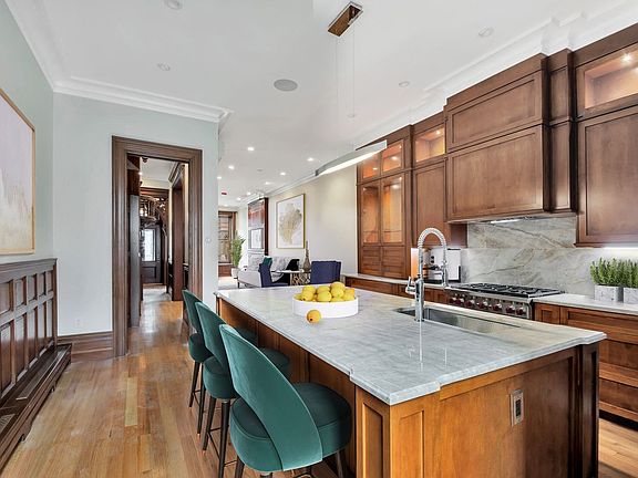 4th image of 216 W 137th St