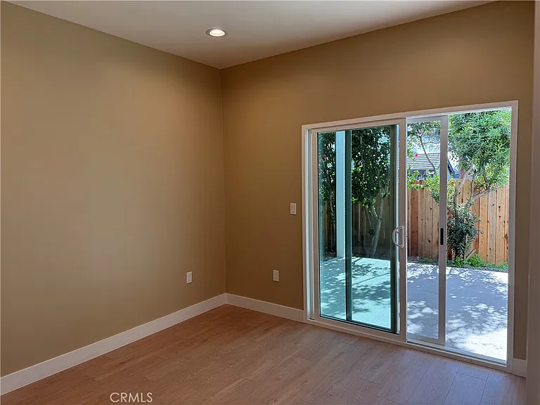 1072 N Vinedo Ave — Photo 14