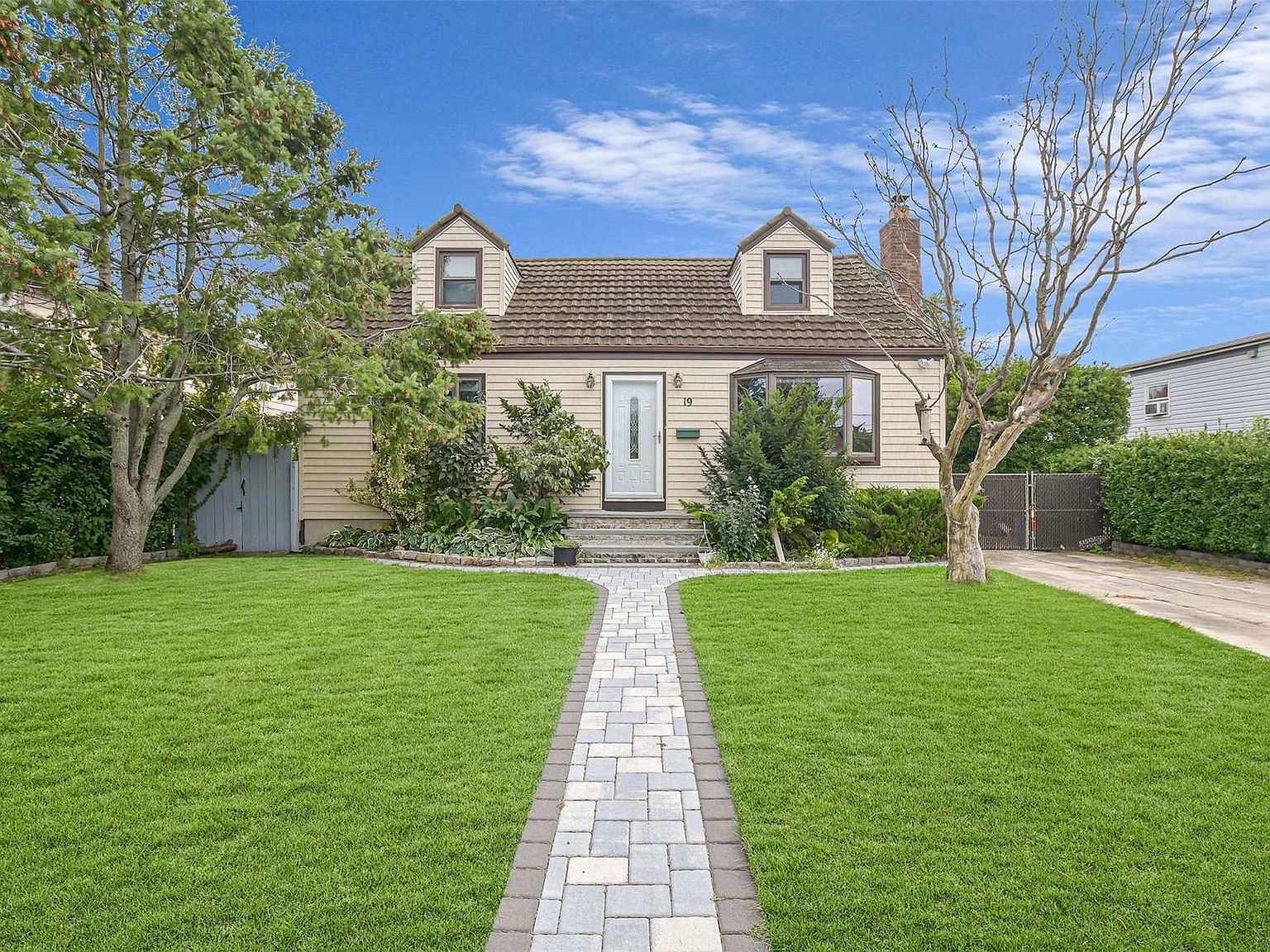 19 Dewey Place, Lindenhurst, NY 11757 Zillow