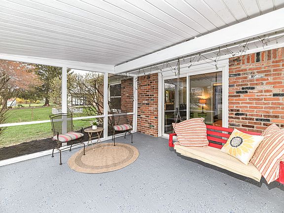 4th image of 8326 Castlebrook Dr