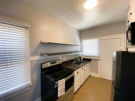 3rd image of 246 Gaviota Ave