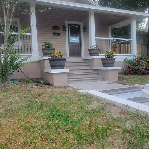 1420 Highland St N Photo 1
