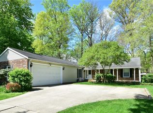 12725 N Partridge Dr, Valley View, OH