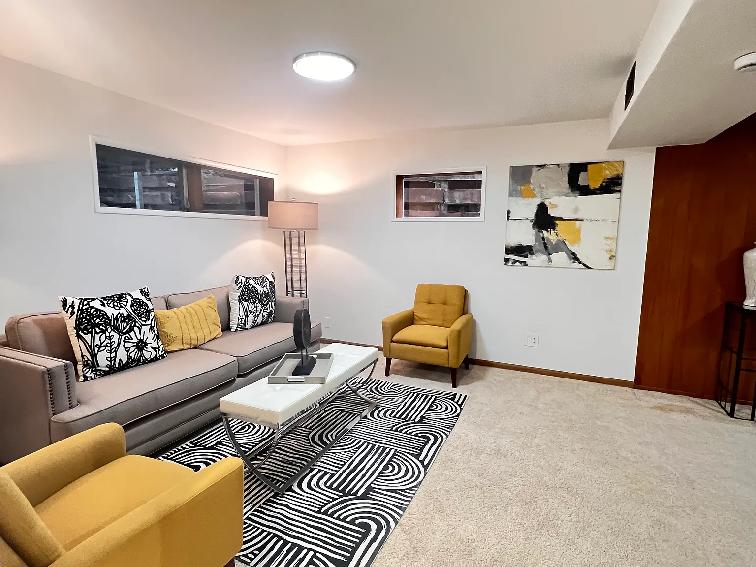 1115 Oakwood Dr — Photo 2
