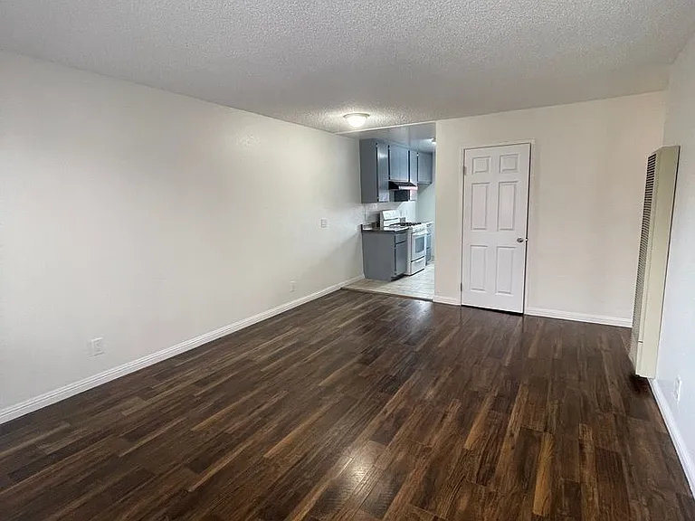 2269 Earl Ave — Photo 3