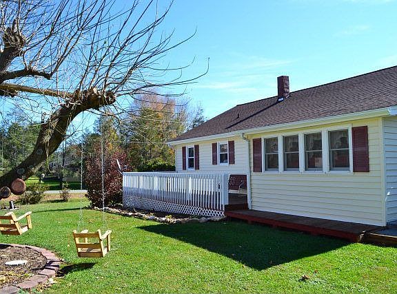 2nd image of 115 Hardin Ln