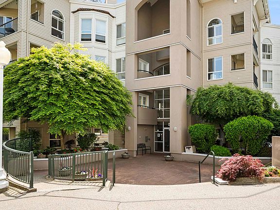 3rd image of 3176 Gladwin Rd #208