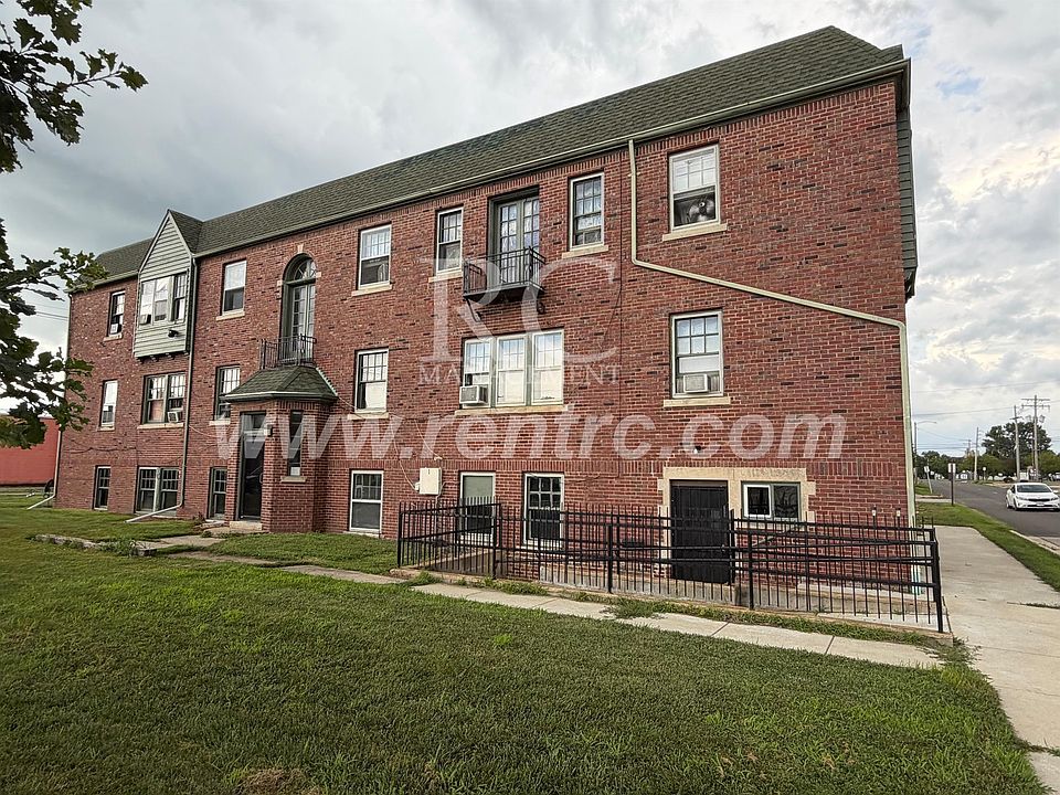 1st image of 210-148 E Walnut St