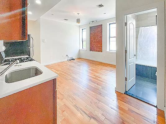 2nd image of 591 Franklin Ave #9CJ
